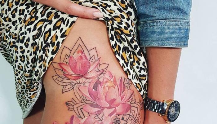 Татуировка на цветя за момиче bw