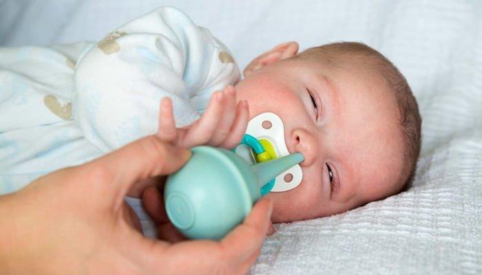 Как да използвате правилно аспиратор за новородени