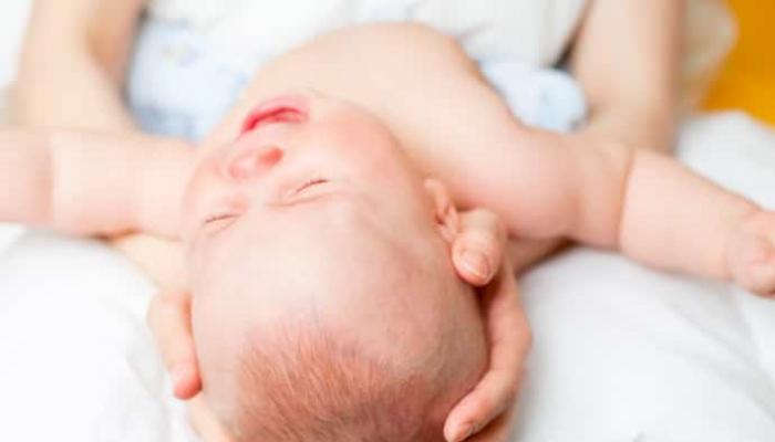 Причини за тремор при новородени: физиологична и патологична форма и лечение Новородено бебе се тресе