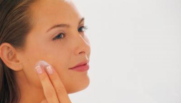 Преглед на най-добрите козметични и народни средства за стесняване на порите на лицето За стесняване на порите на лицето